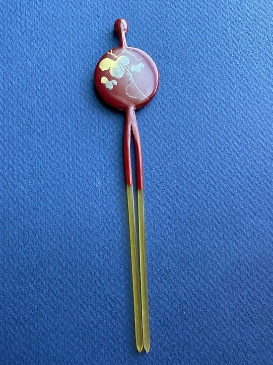 Vintage Japanese Kanzashi Hair Pin in Red with Gold Floral Design main image 4
